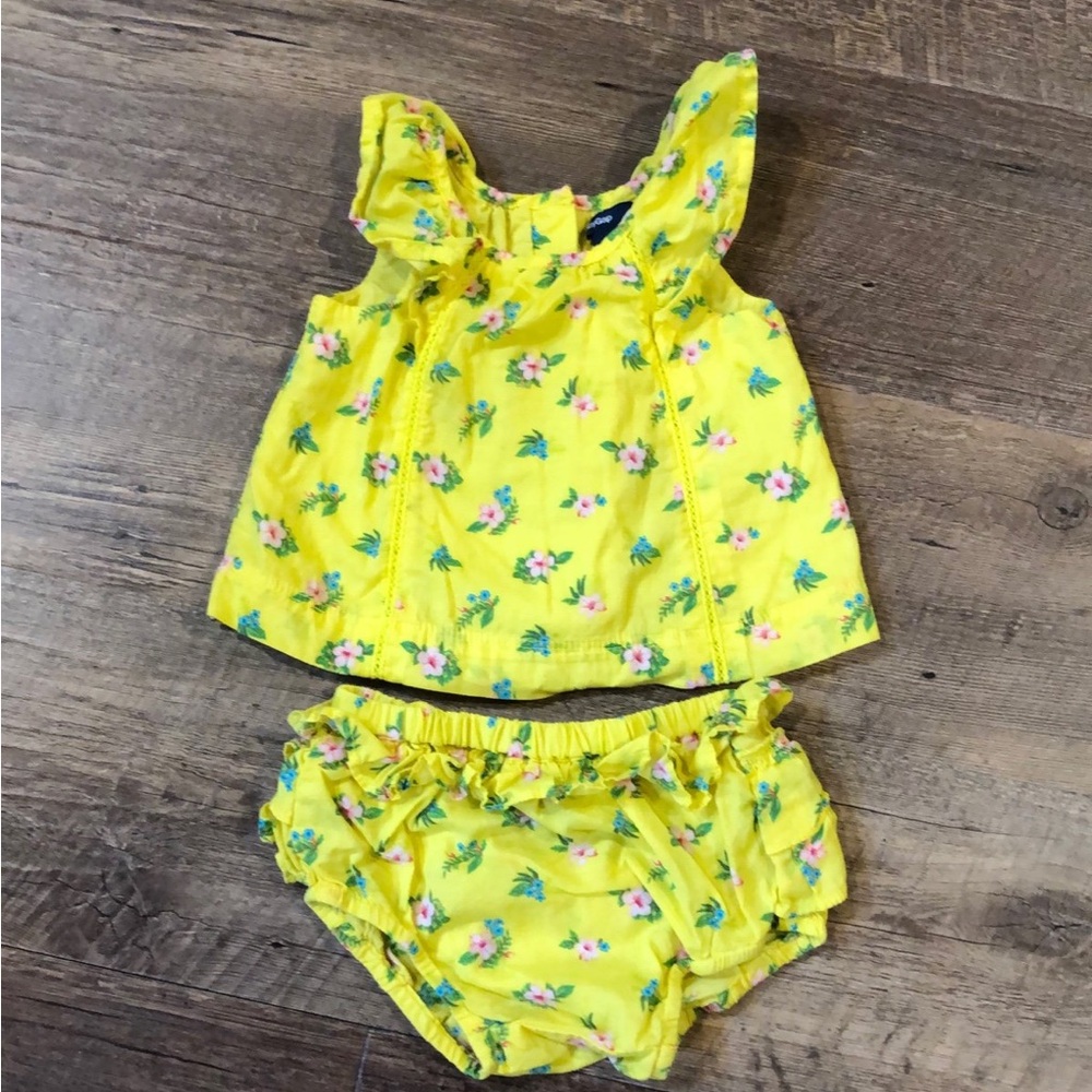 🌼 Gap Baby Girl Floral Outfit 👶 0-3M | Yellow 2-Piece Set | Like New!